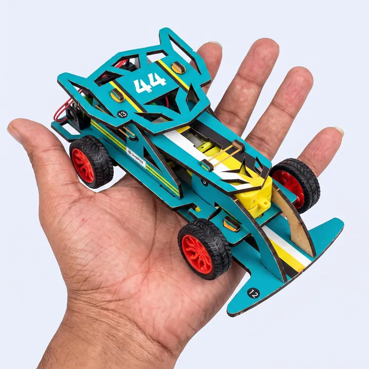 The built Bolt Racer resting on an adult palm to show its 16 cm size